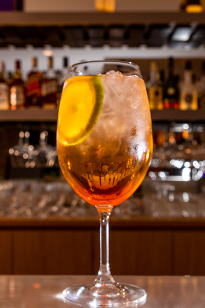 Bar com drinks autorais